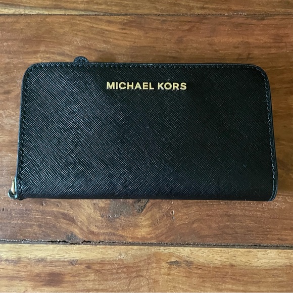EUC Michael Kors Safiano Jet Set Wallet - Picture 1 of 6